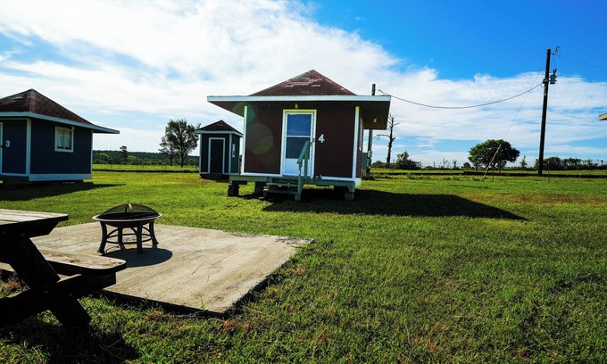 Plantersville Cabin | Family Farms Cabin 4 - Full + Twin Beds, Fire Pit, Fishing & Festival Nearby