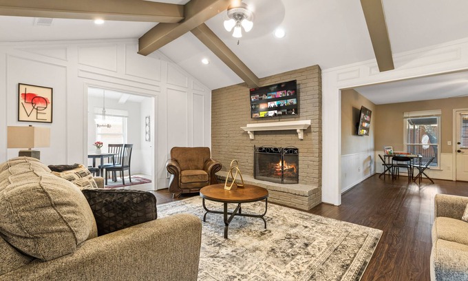 Plano House | Family Favorite ⭐Pool Table/5 Smart TVs- Fast Wifi