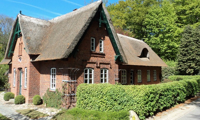 Langenhagen House | Family-friendly apartment in a thatched house, close to the Baltic Sea