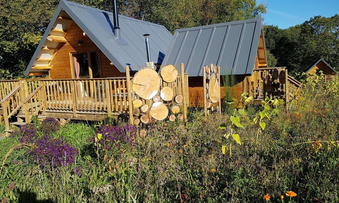 Sainte-Honorine-de-Ducy Apartment | Family lodge with terrace juno