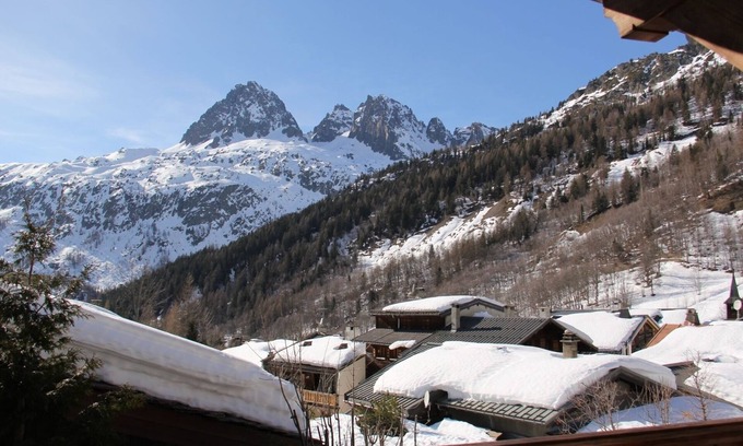 Le Tour Ski Chalet | Family-friendly ski to the door Chalet with Sauna