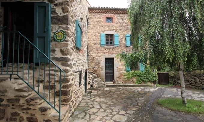 Villeneuve-dʼAllier Cottage | Family-Friendly Riverside Retreat with Game Room & Terrace in Scenic Allier