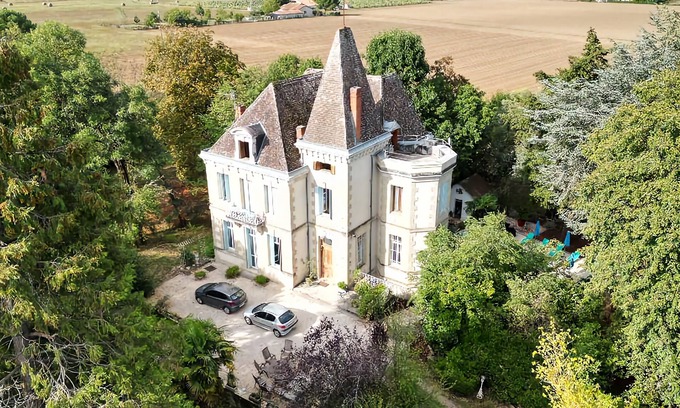 Gontaud House | FAMILY FRIENDLY CHÂTEAU nSleeps 15 with additional accomodation for 4.
