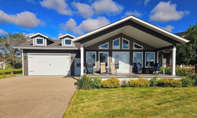 Saskatchewan Cabin | Family friendly cabin at Lake Diefenbaker