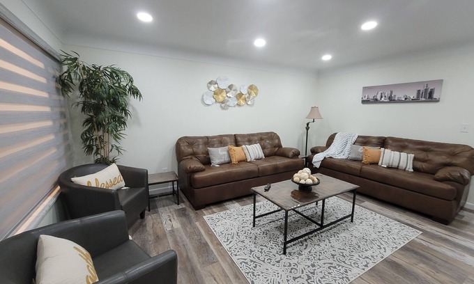 Dearborn Heights House | Family-Friendly 3BR Home – Fully Renovated, 20 Mins to Detroit