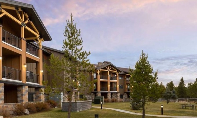 West Yellowstone Condo | Family friendly 2 bedroom condo near Yellowstone with full kitchen and laundry