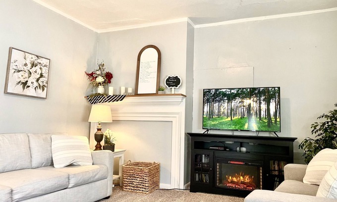 Gordonville House | Family-friendly, 1 mile from Intercourse Village and Kitchen Kettle PA