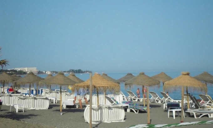 New Golden Mile House | Family friendly, 10 min walk to beach, private garden, nr Marbella & Estepona,