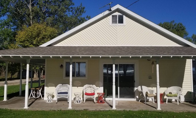 Oconto Cabin | Family friendly, 2Bedroom, Waterfront, 39min North of Green Bay & Lambeau field