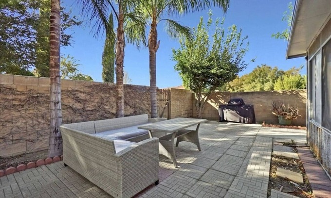 Rialto House | Family Friendly 3 Bedroom House in Rialto