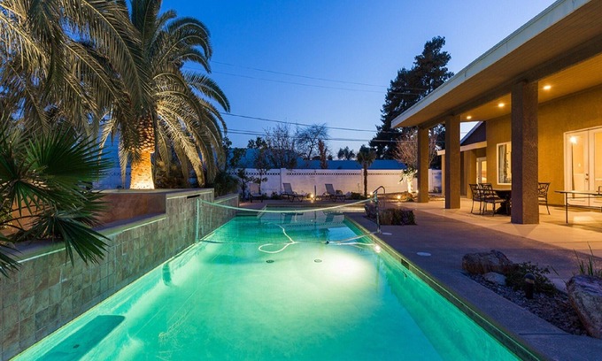 Royal Crest Rancheros House | Family Friendly 3600 Sq Ft 5 Bedrooms 4 Bathrooms 3 Miles To Strip
