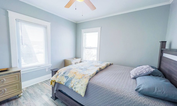 Niagara Falls House | Family-Friendly 3Br-Free Parking & Wifi