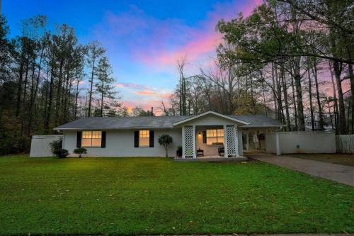 Powder Springs House | Family-Friendly 3BR Oasis in Powder Springs home