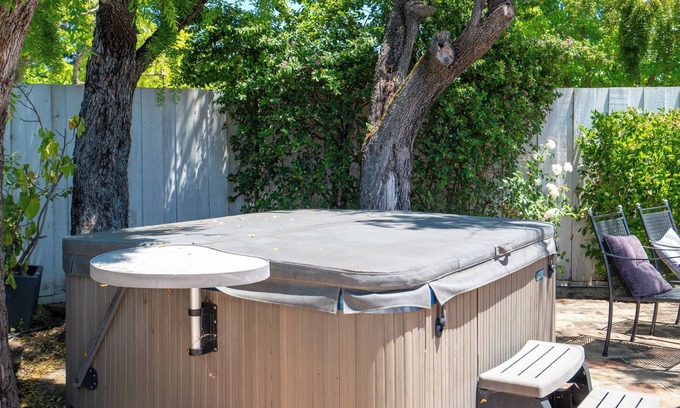 San Rafael House | Family Friendly 3bed,2bath close to Sonoma Wine country, pool, hottub.