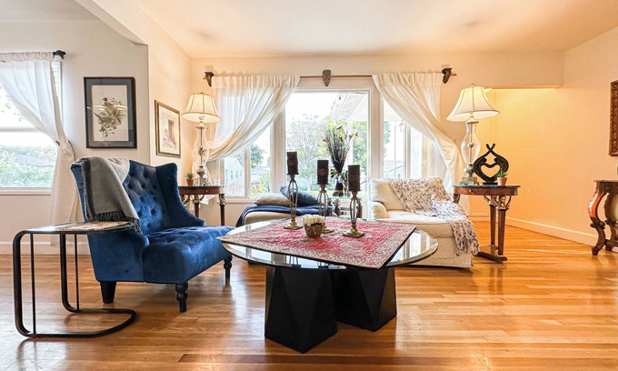Encino House | Family-Friendly 3BR with Backyard - Hal1