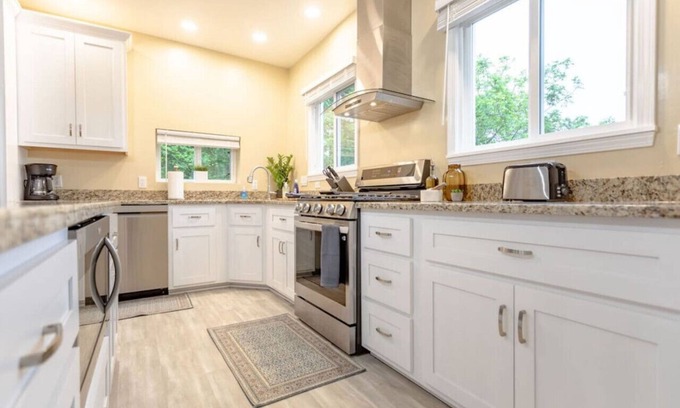East Allegheny House | Family Friendly 3BR/3.5Bath-Near Pgh's Hot Spots!