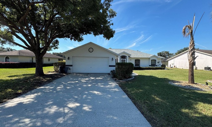 Inverness House | Family Friendly 4-bdrm house with heated pool on Lakeside Golf Course