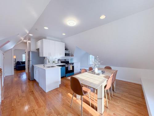 Stamford Apartment | Family-Friendly 4 Bed 3 Bath Downtown Delight
