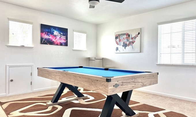 Stockton House | Family Friendly 4-bedroom house with WiFi, and pool room