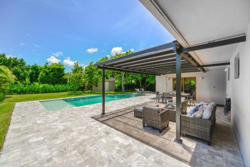 Olympia Heights House | Family-Friendly 4BR House with Pool in Westchester Miami
