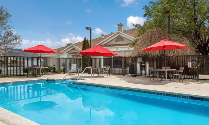 Reno/Tahoe Airport Resort | Family-friendly Accommodation! w/Fully-equipped Kitchen and FREE Breakfast!