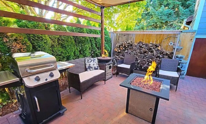 Greenway Apartment | Family-friendly Adventure Awaits by Rec Center Pool & Gym! Patio with Firepits!