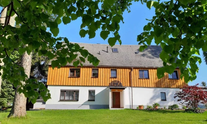 Zschorlau Apartment | Family-friendly apartment with a view of the Steinberg