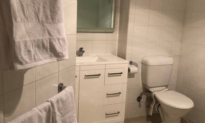 Kingston Apartment | Family friendly apartment 5 min drive to Canberra City