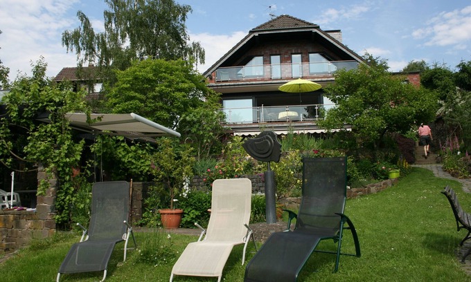Oberwinter Apartment | Family-friendly apartment up to 4 people Rheinhöhe near Bonn