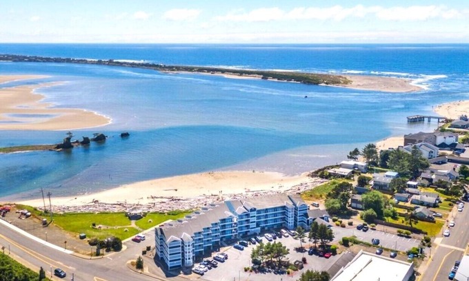 Lincoln City Condo | Family-friendly bayfront condo, patio beach access, walk to beach & dining