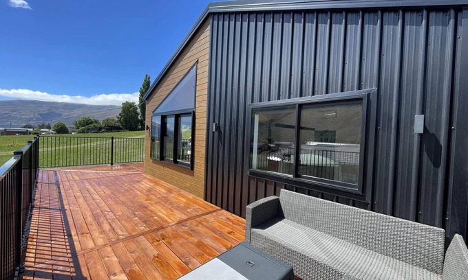 Kingston House | Family Friendly Bach