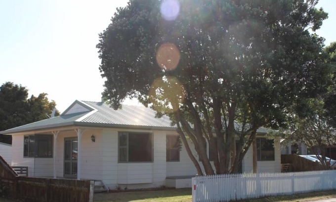 Bowentown House | Family friendly beach house