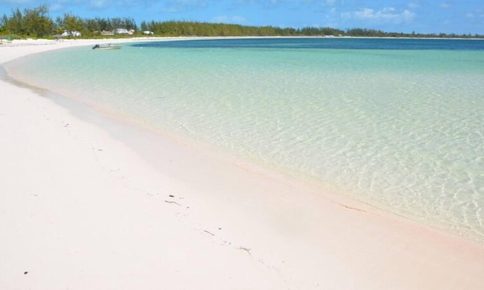 Winding Bay Villa | Family Friendly beachfront villa, pink sand beach on Winding Bay, Eleuthera