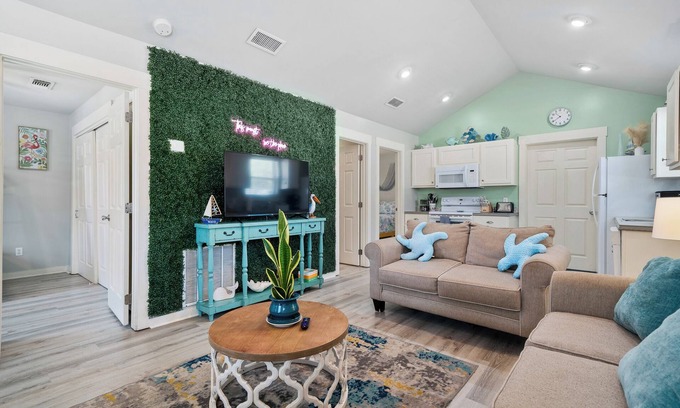 Rockport Cottage | Family Friendly Beach Haus Community Pool.