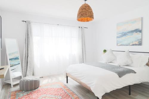 Thorold House | Family-Friendly Boho Stay - Sleeps 10 - Near the Falls