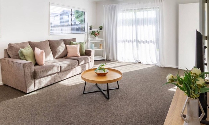 Christchurch House | Family-Friendly, City Fringe with Free Carparks