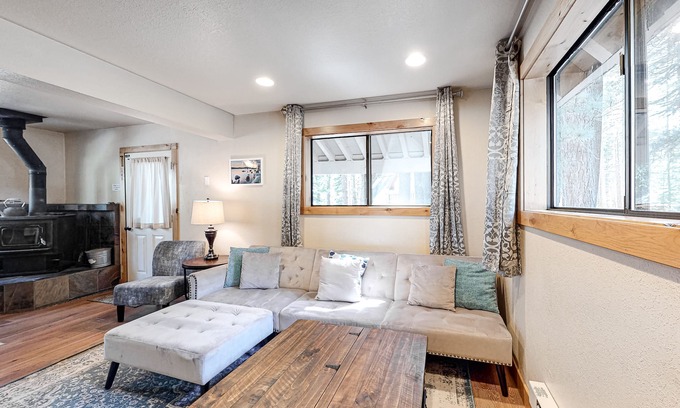 Pla-Vada Woodlands House | Family friendly Cabin with a Private Hot Tub & Private Grill