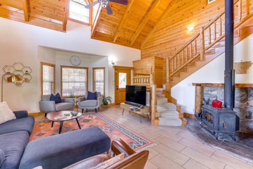 Eureka Springs House | Family-Friendly Cabin By Golf Course and Marina