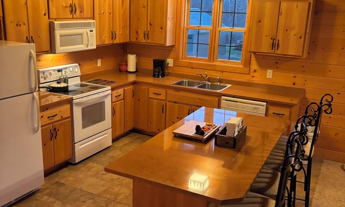 Garrison Cabin | Family Friendly Cabin- 5 Beds