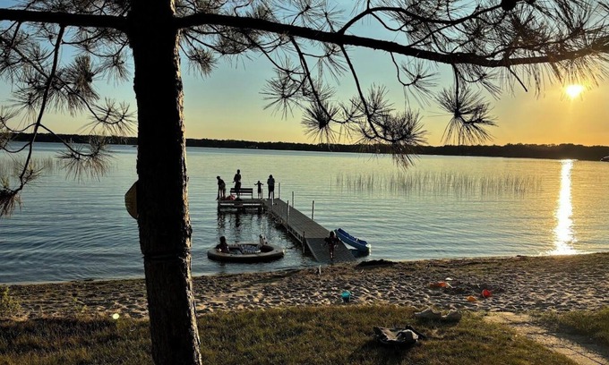 Baxter Cabin | Family-friendly cabin with beautiful sand beach