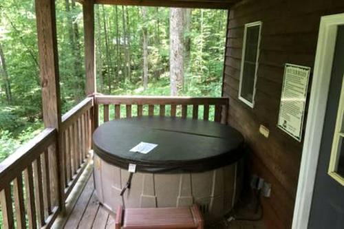 Elkin House | Family-Friendly Cabin with Private Hot Tub near Charlotte, North Carolina