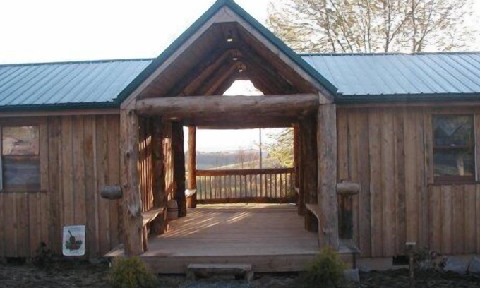 Old Town Cabin | Family friendly cabins near Galax, VA & the Blue Ridge Music Center