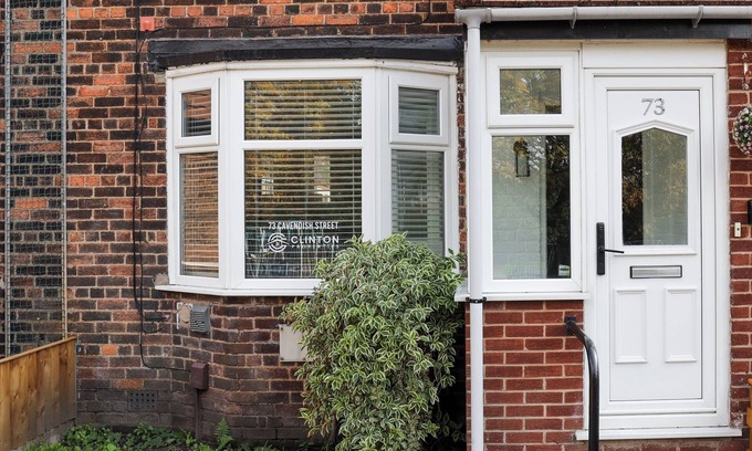 Runcorn House | Family-Friendly Cosy Newly Renovated Home in Runcorn Cheshire Chester Liverpool
