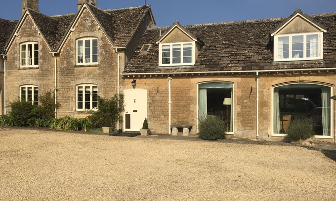 Ampney Crucis House | Family friendly Cotswold retreat, full of character, local attractions close by