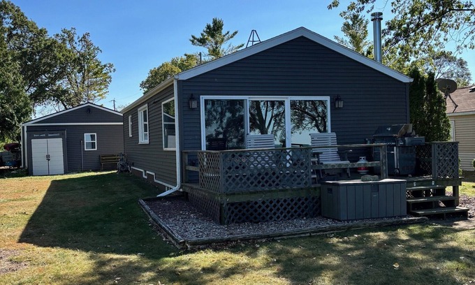 Little Sturgeon Cottage | Family friendly cottage on the bay!
