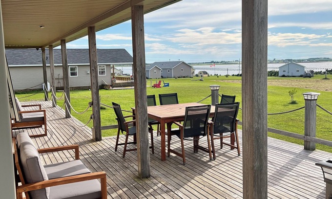 Darnley Cottage | Family friendly cottage with water view- Minutes from Thunder Cove Beach