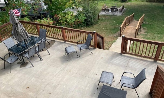 Jim Falls Cottage | Family Friendly Cottage on Cornell Lake