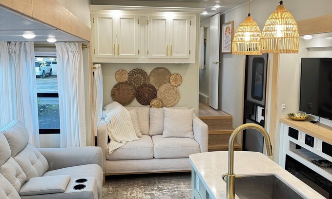 Springfield House | Family friendly cozy camper - Close to Autzen Stadium and U of O