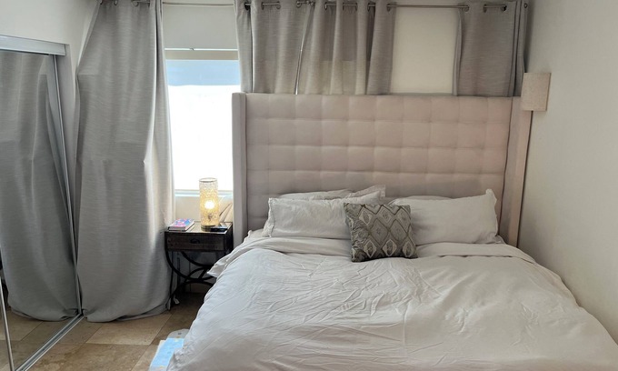 Kendall West House | Family Friendly Cozy apartment with backyard