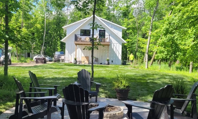 Brainerd House | Family-Friendly cozy guesthouse on North Long Lake.
